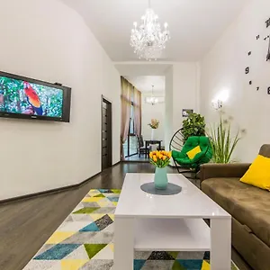 https://2-apartments-in-centre-kreszczatik-pl-nezavisimosti.hotels-of-kiev.com