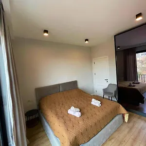 https://modern-apart-old-tbilisi-center.alltbilisihotels.com