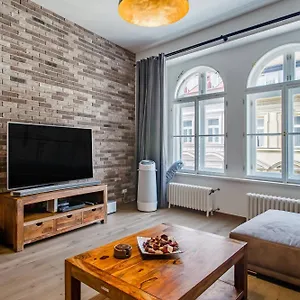 Luxury At Centre Andel! Appartement