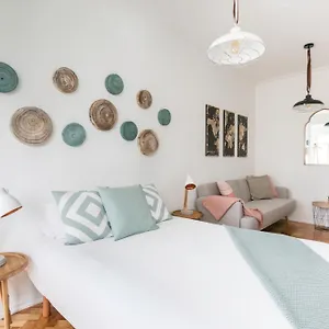 Stroll To Coffee Shops Near A Renovated Hillside In Graca Lisbon