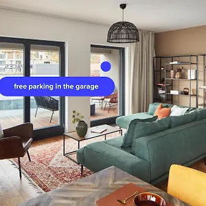 Days - Designer Apts - Garage - Terrace - Easy Access براغ