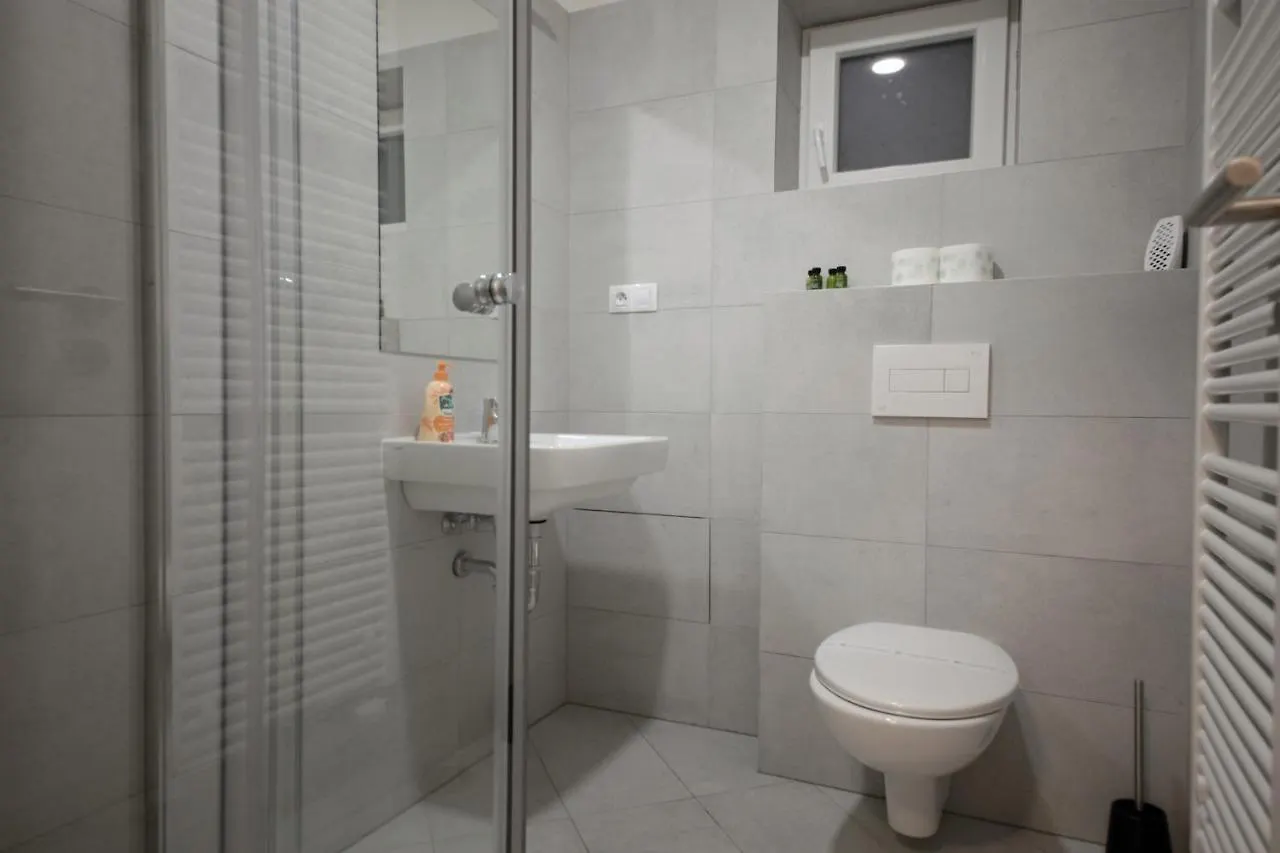 Honest Smichov Apartment Prague