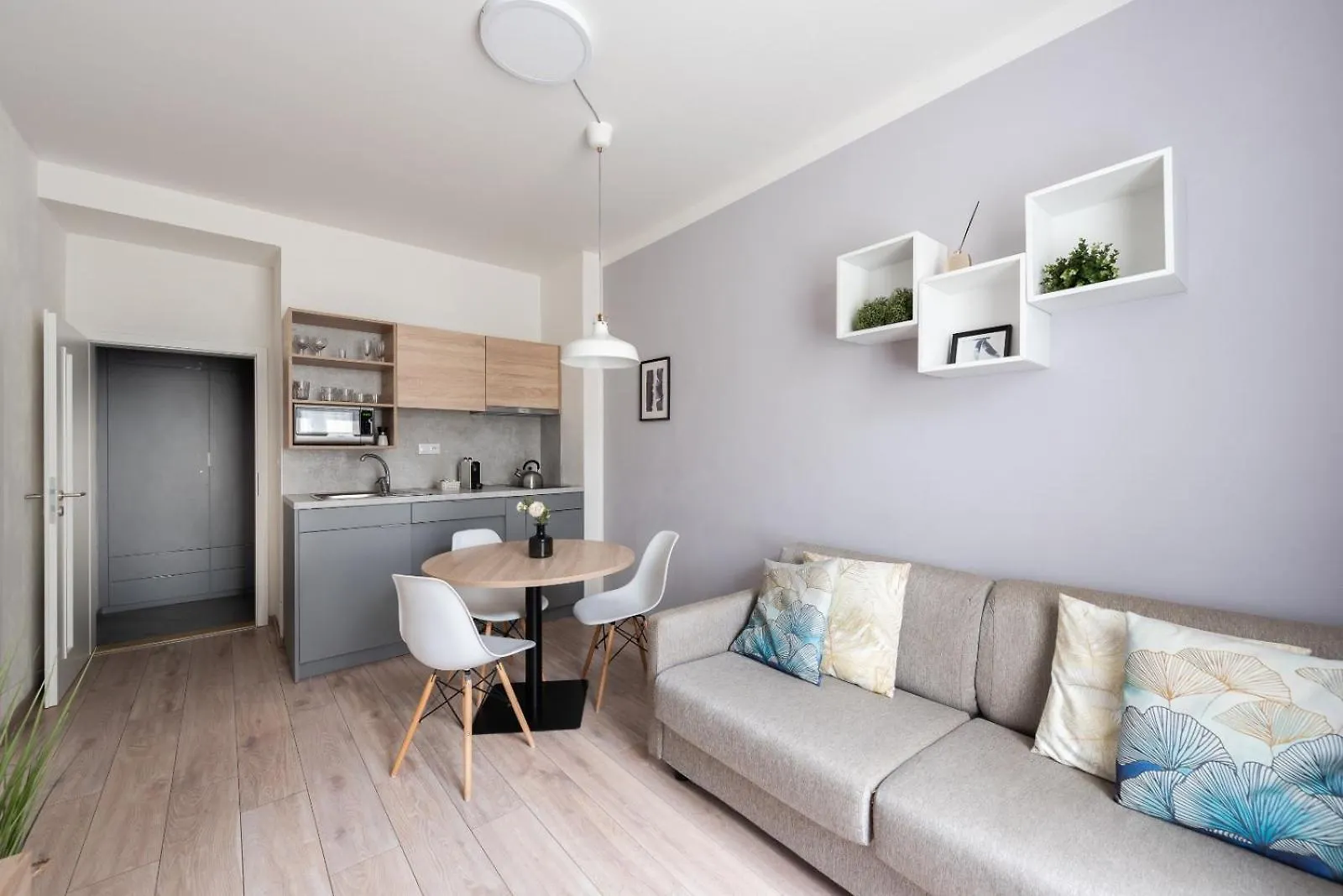 Honest Smichov Apartment Prague